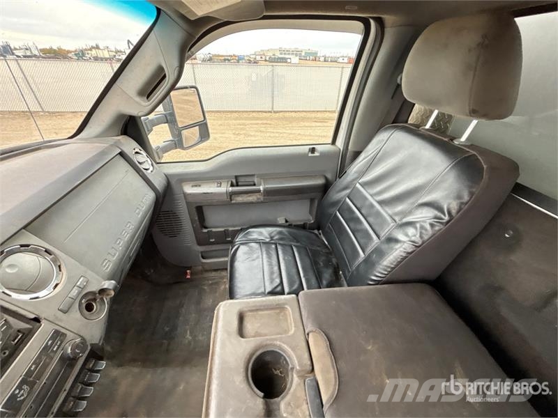 Ford F-550 4x4 Service Truck Közúti karbantartó haszongépek