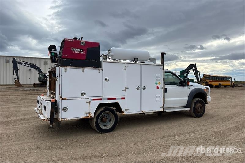 Ford F-550 4x4 Service Truck Közúti karbantartó haszongépek