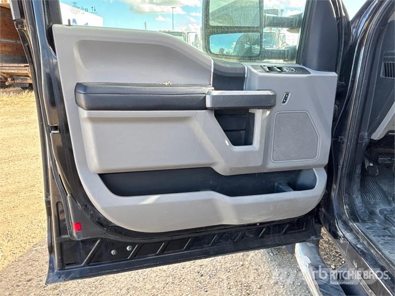 Ford F-550 Cab and Chassis (Inoperable) Kabiner og interiør