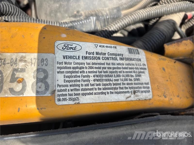 Ford F-550 XL 4x2 Snow Plow Truck Pilsētas atkritumvedēji