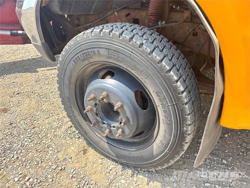 Ford F-550 XL 4x2 Snow Plow Truck Pilsētas atkritumvedēji