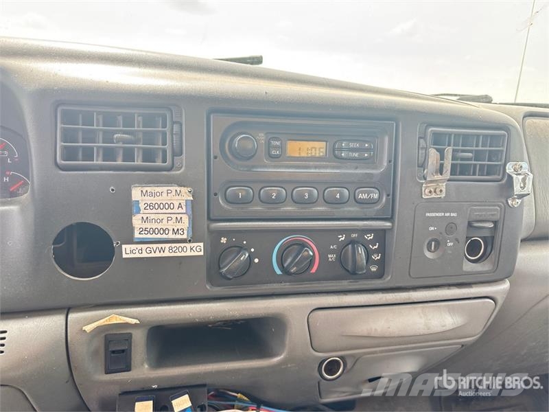 Ford F-550 XL 4x2 Snow Plow Truck Pilsētas atkritumvedēji