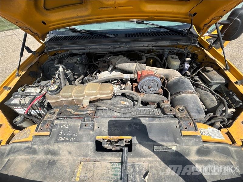 Ford F-550 XL 4x2 Snow Plow Truck Pilsētas atkritumvedēji