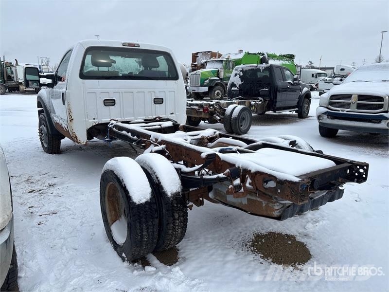 Ford F-550 XL 4x4 Cab and Chassis Kabine i unutrašnjost
