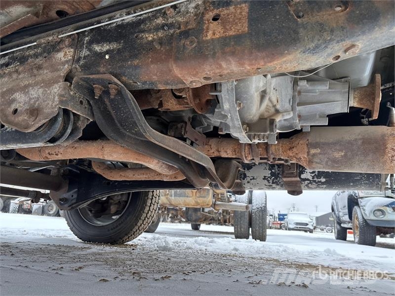 Ford F-550 XL 4x4 Cab and Chassis Kabine i unutrašnjost