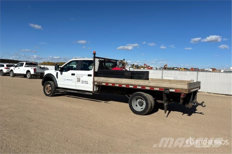 Ford F-550 XL 4x4 Crew Cab Flatbed Truck Camion con sponde ribaltabili
