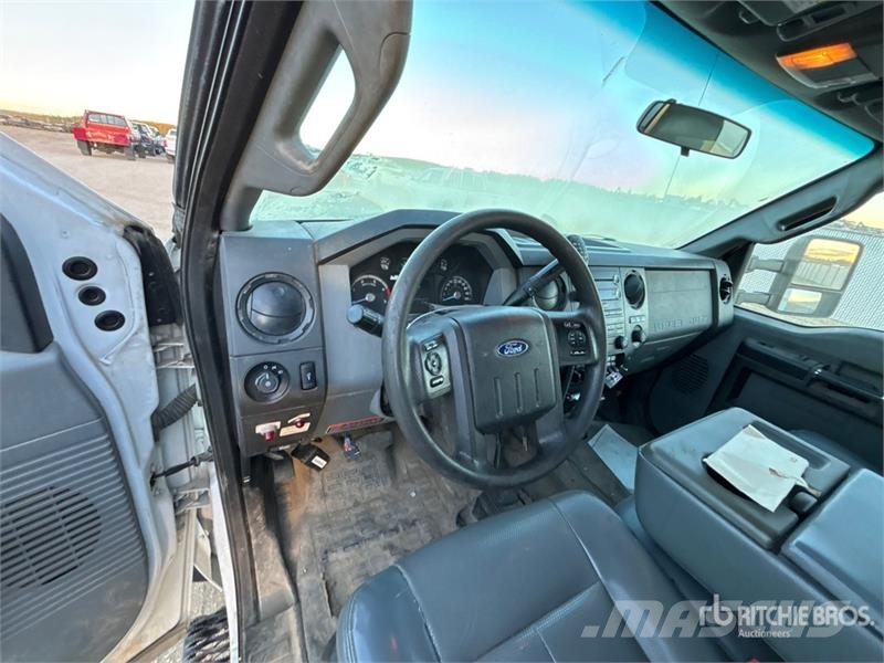 Ford F-550 XL 4x4 Crew Cab Service Truck Veicoli municipali