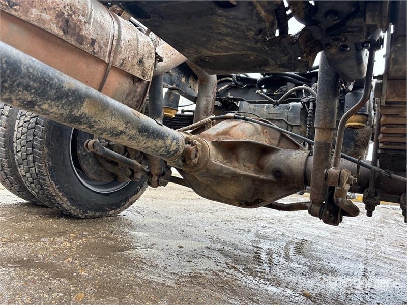 Ford F-550 XL 4x4 Crew Cab Cab and Chassis キャビン及び内装