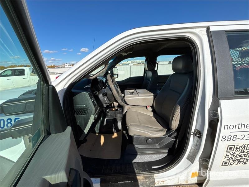 Ford F-550 XL 4x4 Crew Cab Flatbed Truck Camion con sponde ribaltabili
