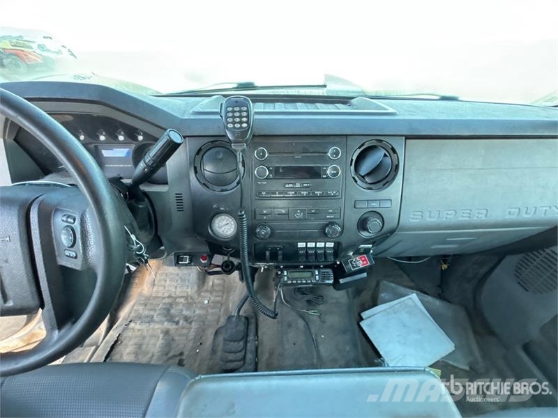 Ford F-550 XL 4x4 Crew Cab Service Truck Veicoli municipali