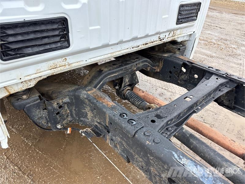 Ford F-550 XL 4x4 Crew Cab Cab and Chassis キャビン及び内装