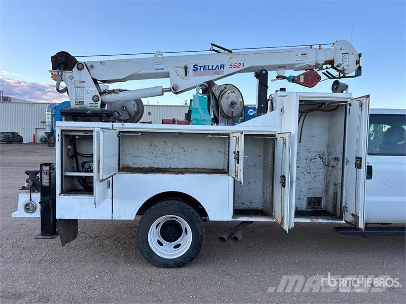 Ford F-550 XL 4x4 Crew Cab Service Truck Veicoli municipali