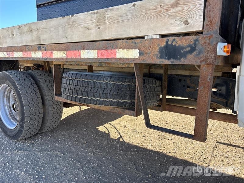 Ford F-550 XL 4x4 Crew Cab Flatbed Truck Camion con sponde ribaltabili