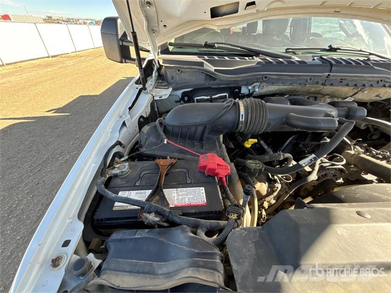 Ford F-550 XL 4x4 Crew Cab Flatbed Truck Camion con sponde ribaltabili