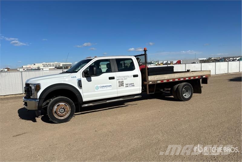 Ford F-550 XL 4x4 Crew Cab Flatbed Truck Camion con sponde ribaltabili