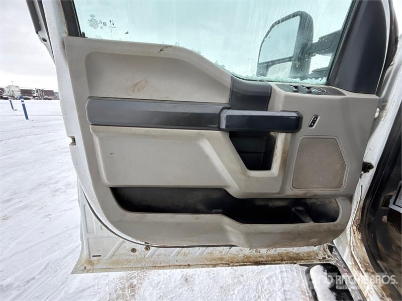 Ford F-550 XL 4x4 Crew Cab Utility Truck Prekucniki