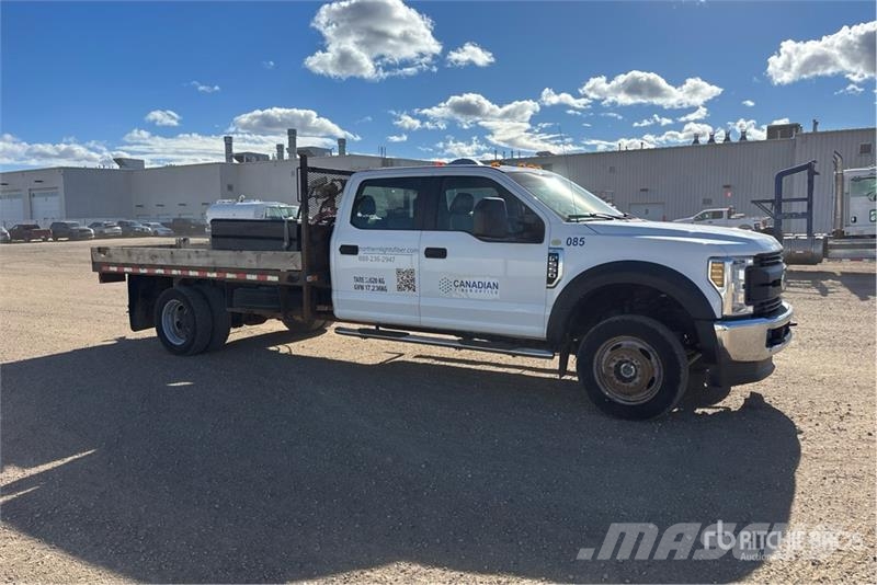 Ford F-550 XL 4x4 Crew Cab Flatbed Truck Camion con sponde ribaltabili