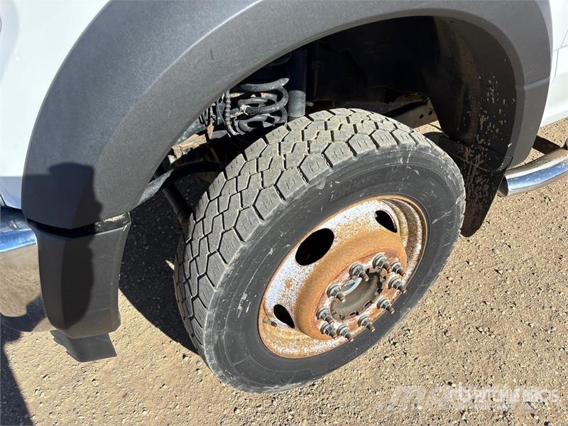 Ford F-550 XL 4x4 Crew Cab Flatbed Truck Camion con sponde ribaltabili