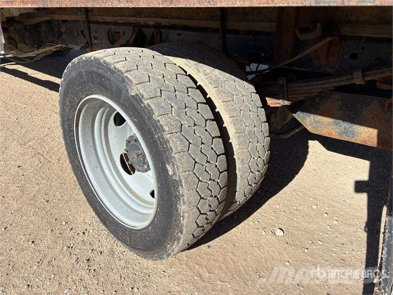 Ford F-550 XL 4x4 Crew Cab Flatbed Truck Camion con sponde ribaltabili