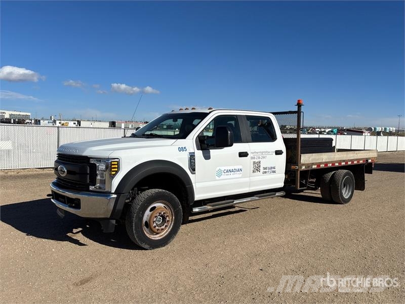 Ford F-550 XL 4x4 Crew Cab Flatbed Truck Camion con sponde ribaltabili