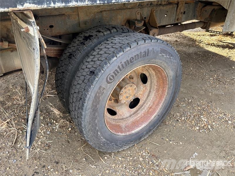 Ford F-550 XL 4x4 Crew Cab Flatbed Truck Platós / Ponyvás teherautók