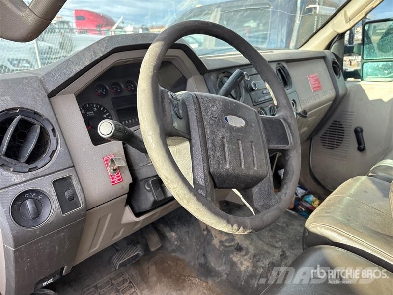 Ford F-550 XL 4x4 Crew Cab Flatbed Truck Platós / Ponyvás teherautók