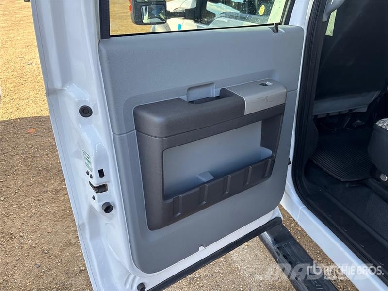 Ford F-550 XL 4x4 Crew Cab Utility Truck Pickup/Pritschenwagen