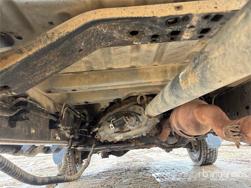 Ford F-550 XL 4x4 Crew Cab Cab and Chassis キャビン及び内装