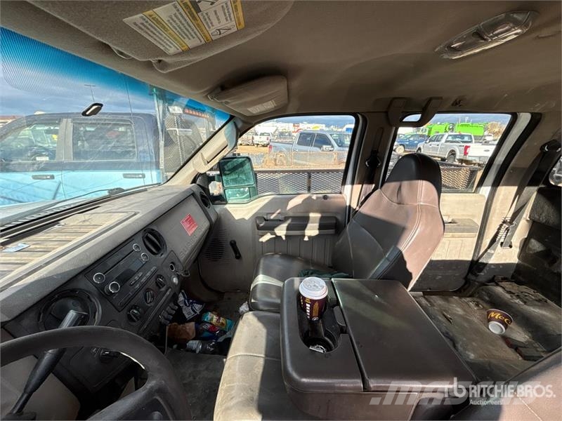 Ford F-550 XL 4x4 Crew Cab Flatbed Truck Platós / Ponyvás teherautók