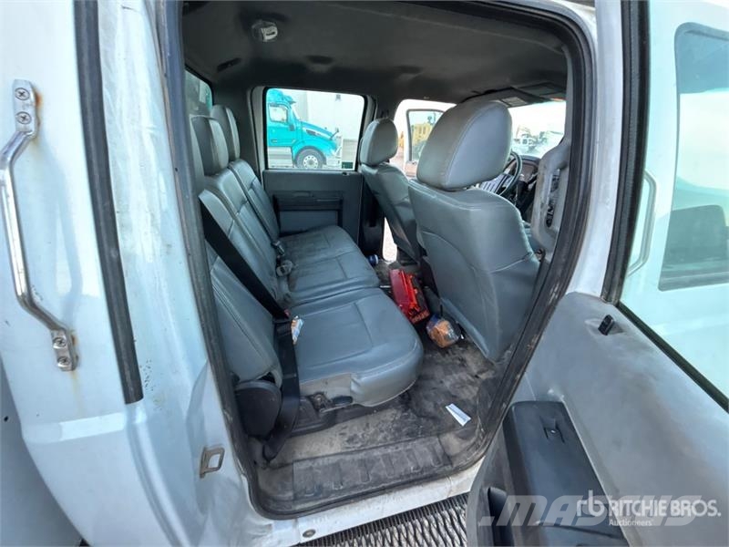 Ford F-550 XL 4x4 Crew Cab Service Truck Veicoli municipali