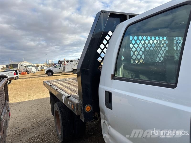 Ford F-550 XL 4x4 Crew Cab Flatbed Truck Platós / Ponyvás teherautók