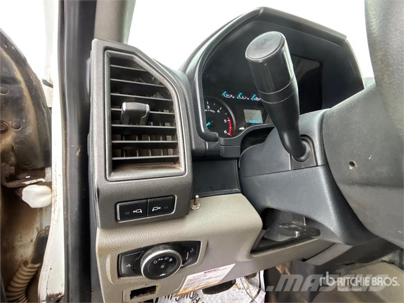 Ford F-550 XL 4x4 Crew Cab Utility Truck Prekucniki