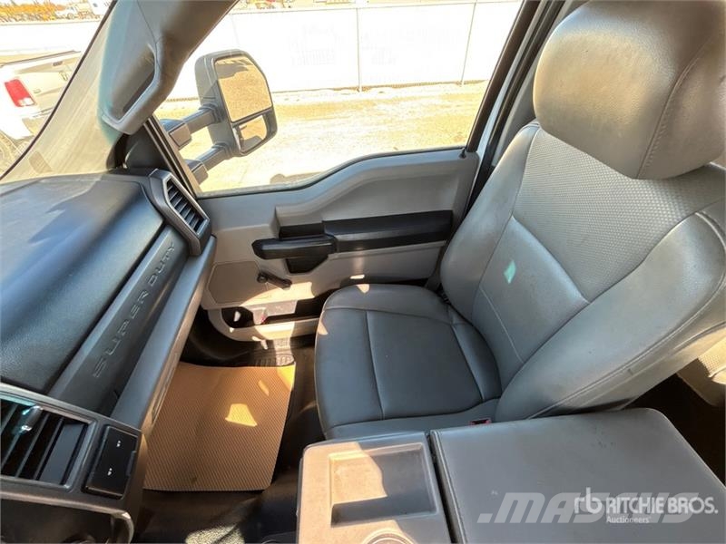 Ford F-550 XL 4x4 Crew Cab Flatbed Truck Camion con sponde ribaltabili