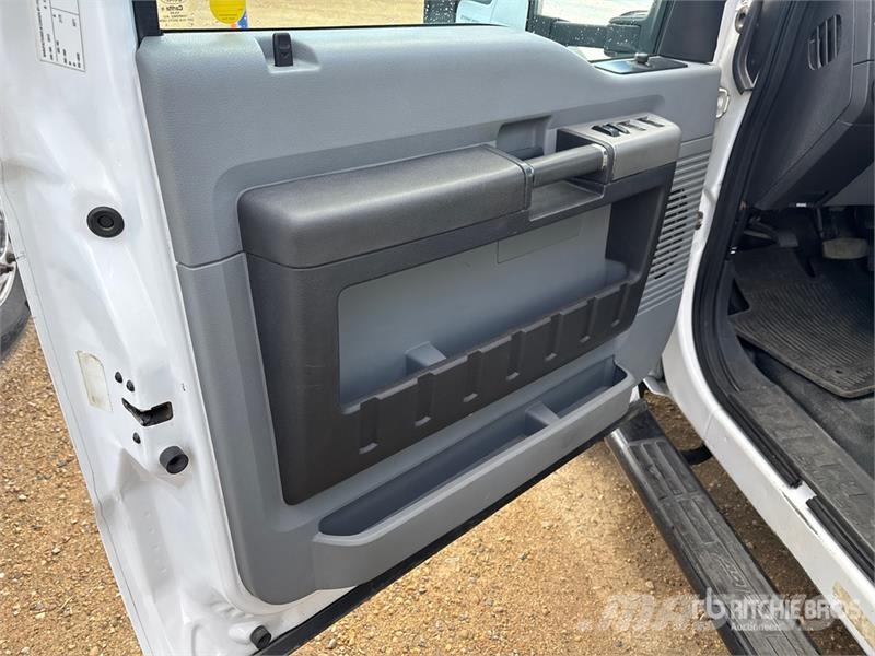 Ford F-550 XL 4x4 Crew Cab Utility Truck Pickup/Pritschenwagen