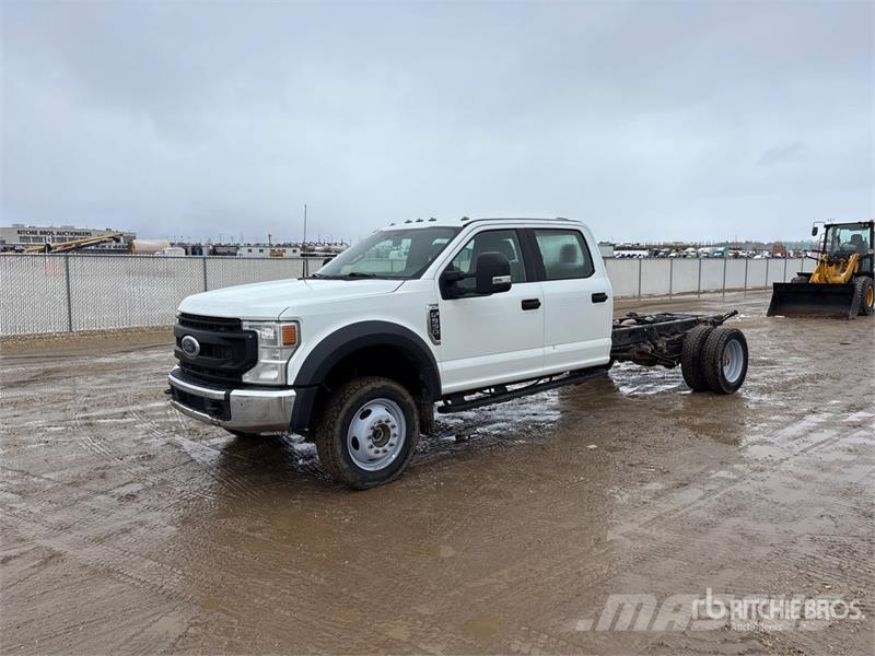 Ford F-550 XL 4x4 Crew Cab Cab and Chassis キャビン及び内装