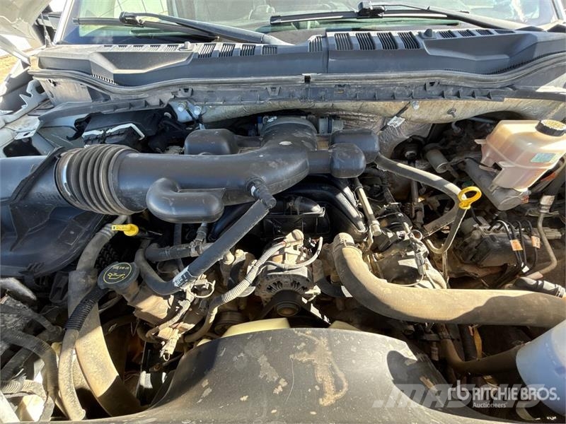 Ford F-550 XL 4x4 Crew Cab Flatbed Truck Camion con sponde ribaltabili