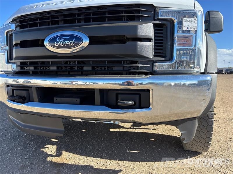 Ford F-550 XL 4x4 Crew Cab Flatbed Truck Camion con sponde ribaltabili