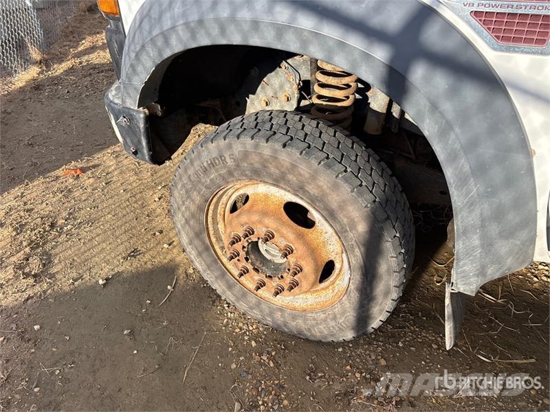Ford F-550 XL 4x4 Crew Cab Flatbed Truck Platós / Ponyvás teherautók