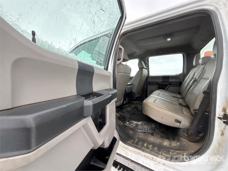 Ford F-550 XL 4x4 Crew Cab Utility Truck Prekucniki