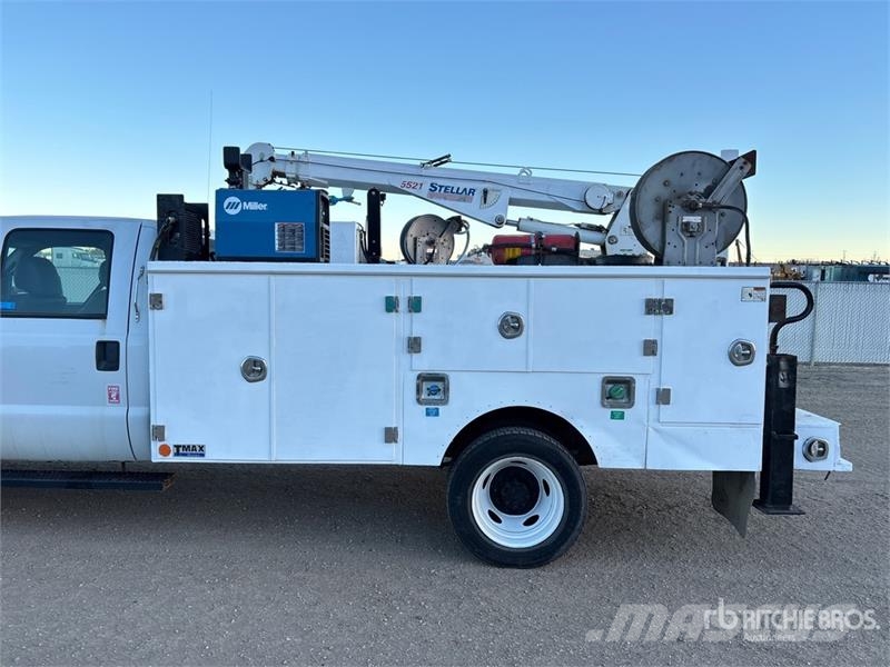 Ford F-550 XL 4x4 Crew Cab Service Truck Veicoli municipali