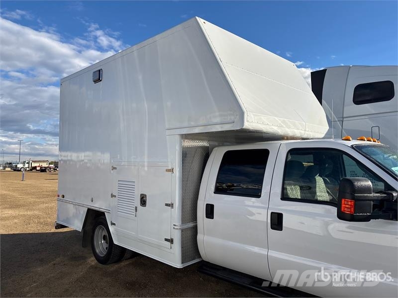 Ford F-550 XL 4x4 Crew Cab Utility Truck Pickup/Pritschenwagen
