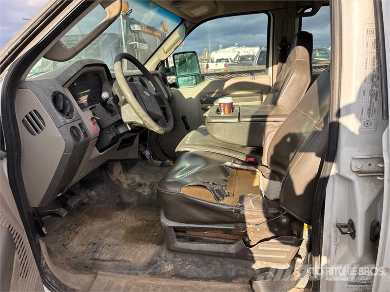 Ford F-550 XL 4x4 Crew Cab Flatbed Truck Platós / Ponyvás teherautók