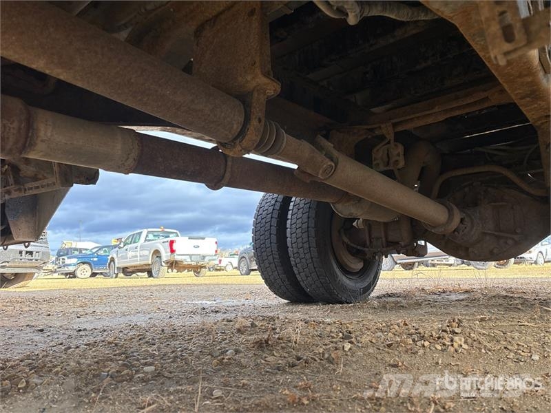 Ford F-550 XL 4x4 Crew Cab Flatbed Truck Platós / Ponyvás teherautók