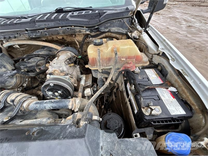 Ford F-550 XL 4x4 Crew Cab Cab and Chassis キャビン及び内装