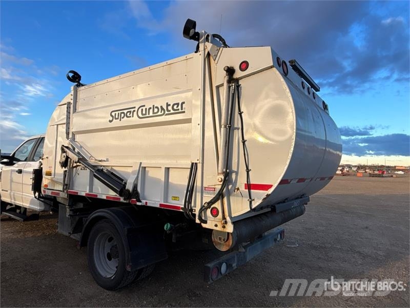 Ford F-550 XL 4x4 Extended Cab Waste Collection Truck شاحنات المخلفات