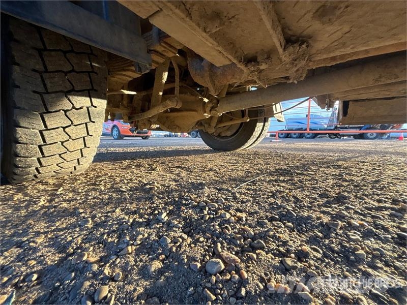 Ford F-550 XL 4x4 Extended Cab Waste Collection Truck شاحنات المخلفات