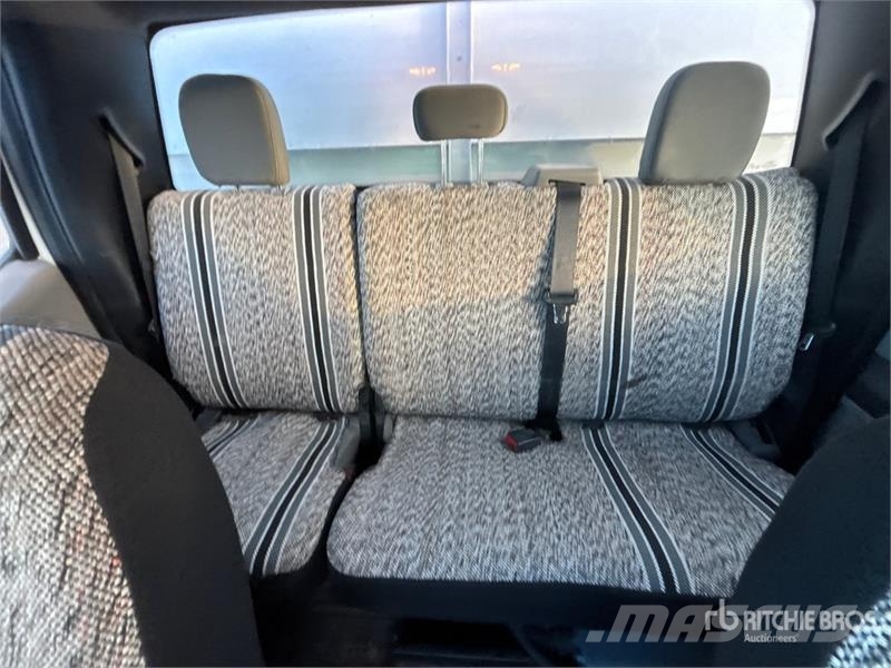 Ford F-550 XL 4x4 Extended Cab Waste Collection Truck شاحنات المخلفات