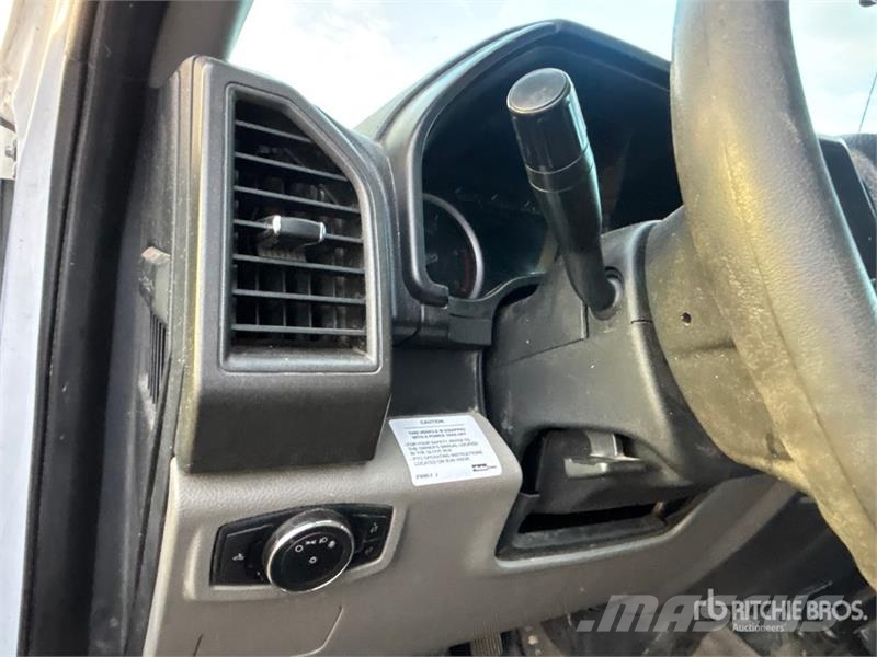 Ford F-550 XL 4x4 Extended Cab Waste Collection Truck شاحنات المخلفات