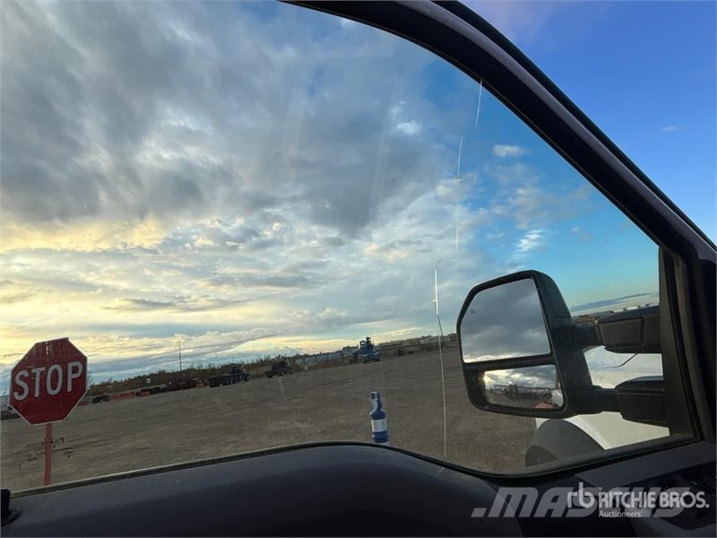 Ford F-550 XL 4x4 Extended Cab Waste Collection Truck شاحنات المخلفات