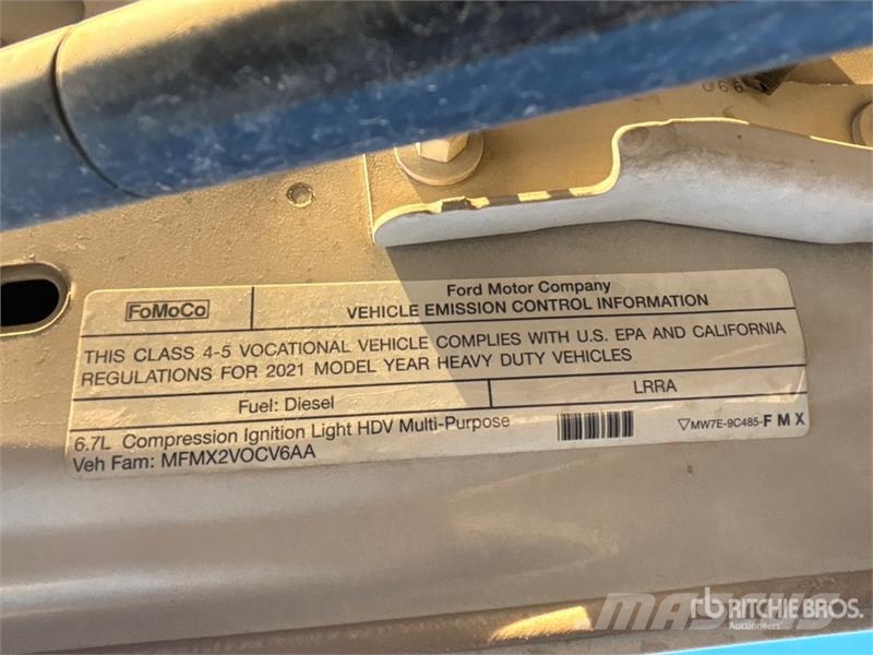 Ford F-550 XL 4x4 Extended Cab Waste Collection Truck شاحنات المخلفات